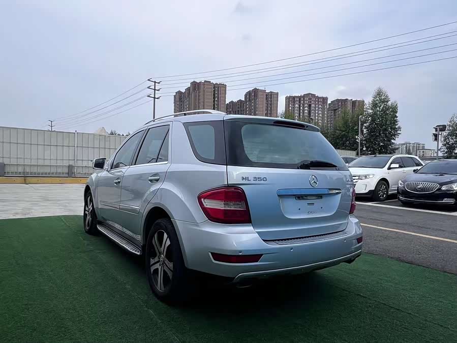 Mercedes-Benz M Class 2009 car image #7