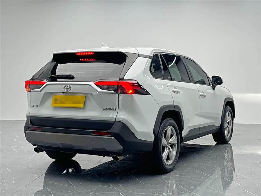 Toyota RAV4 2023 image de voiture #7