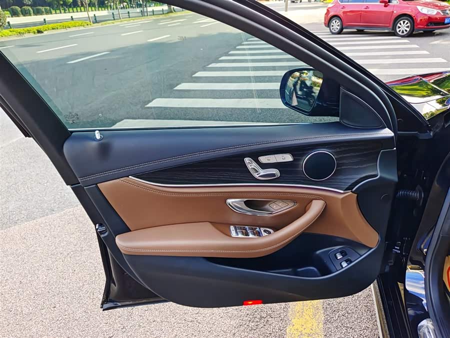 Mercedes-Benz E Class New Energy 2022 car image #7
