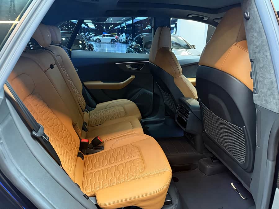 Audi RS Q8 2021 car image #7