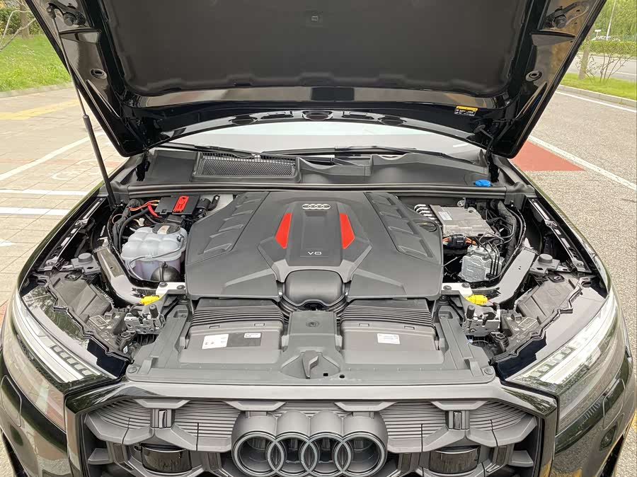 Audi SQ7 2025 car image #7