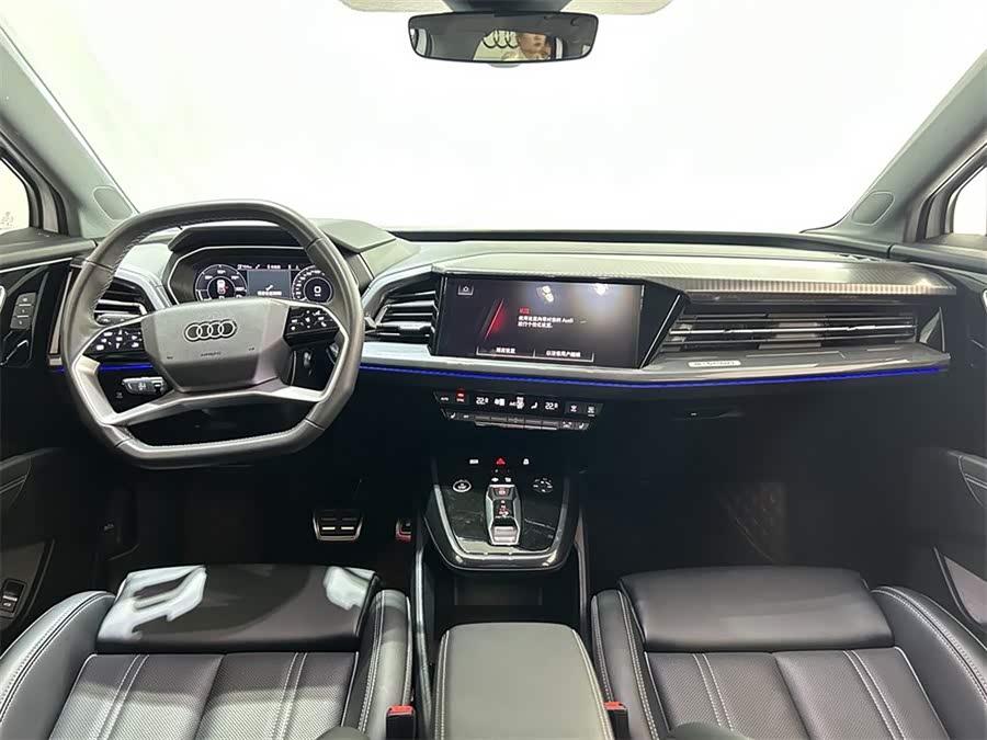 Audi Q4 e-tron 2024 صورة سيارة #7