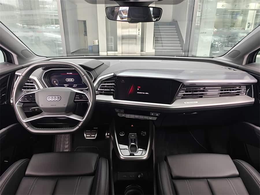 Audi Q4 e-tron 2024 صورة سيارة #7
