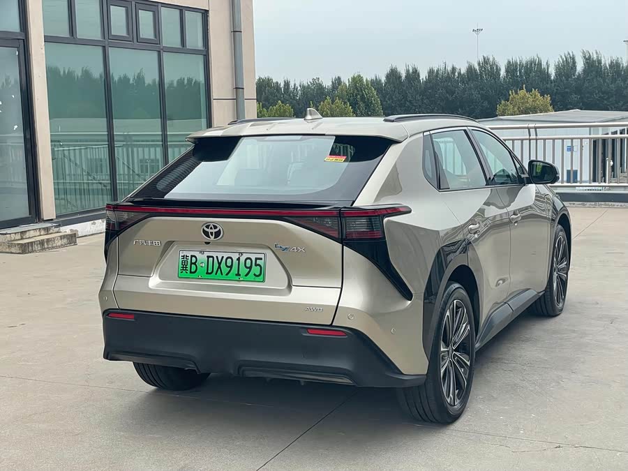 Toyota bZ4X 2022 immagine di auto #7