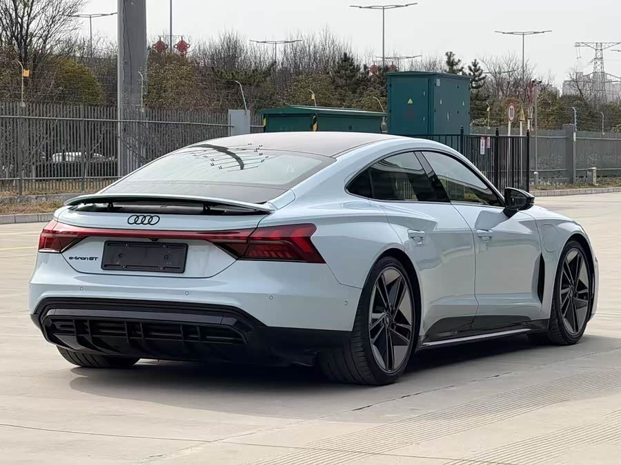 Audi e-tron GT 2024 صورة سيارة #7