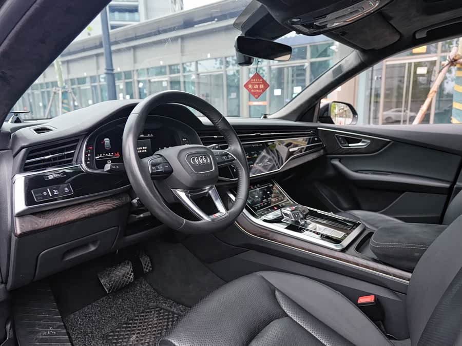 Audi Q8 2020 car image #7