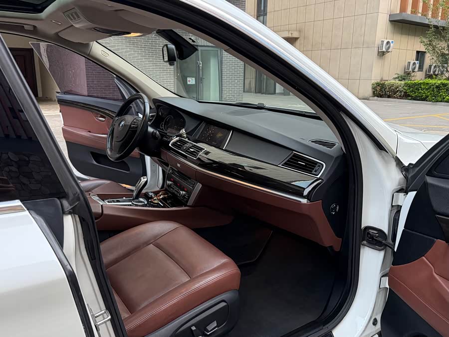 BMW 5 Series GT 2015 immagine di auto #7