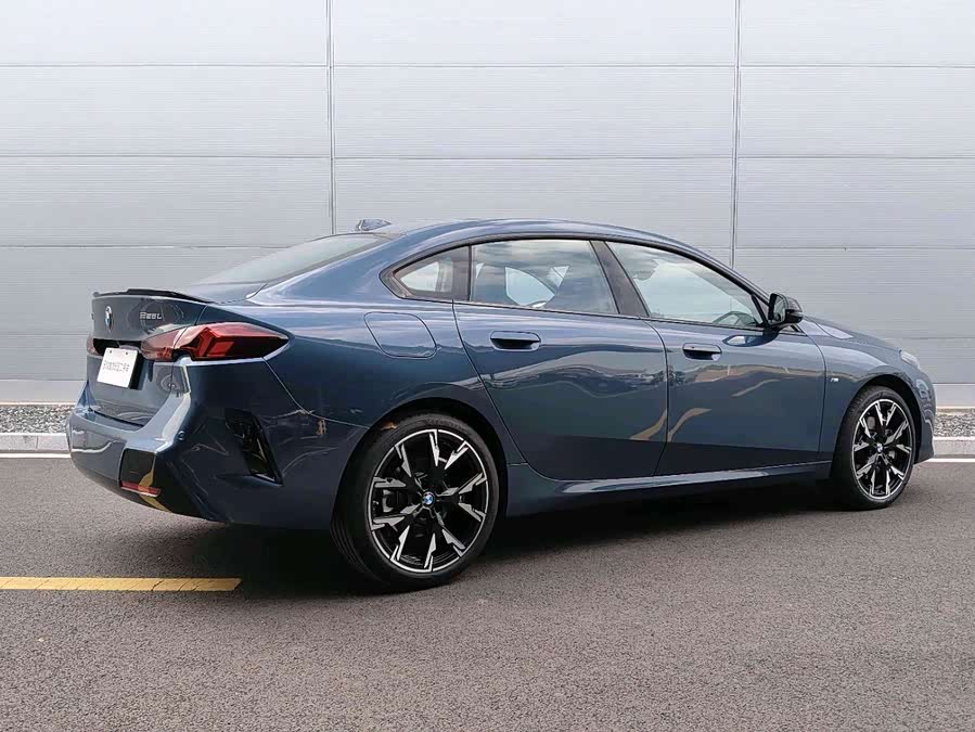 BMW 2 Series 2025 car image #7