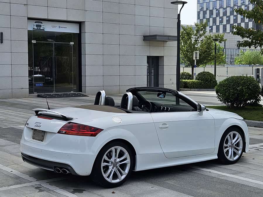 Audi TTS 2012 car image #7