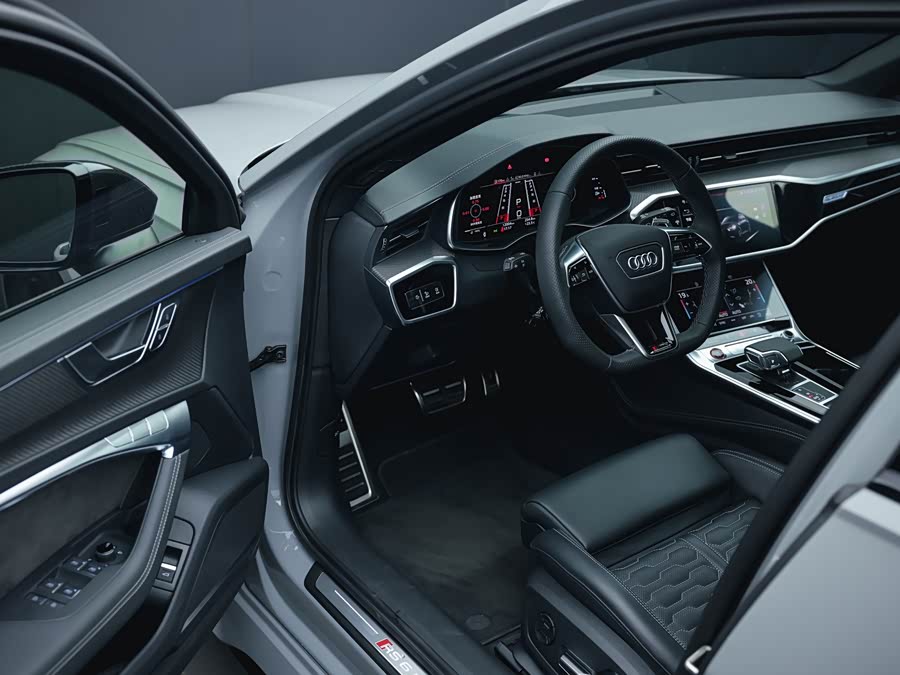 Audi RS 6 2021 car image #7