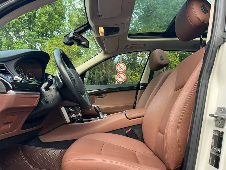 BMW 5 Series GT 2017 immagine di auto #7