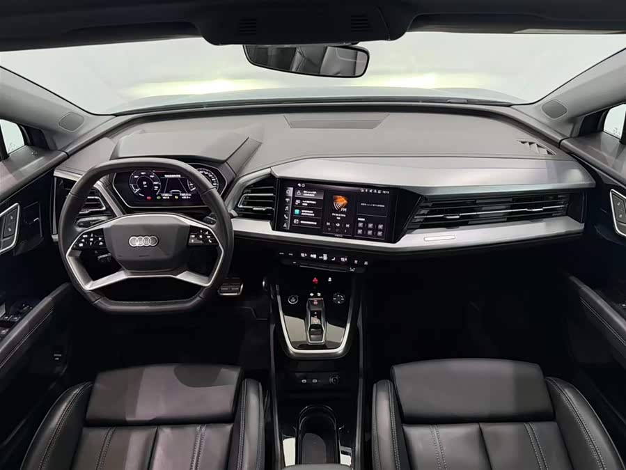 Audi Q4 e-tron 2024 immagine di auto #7