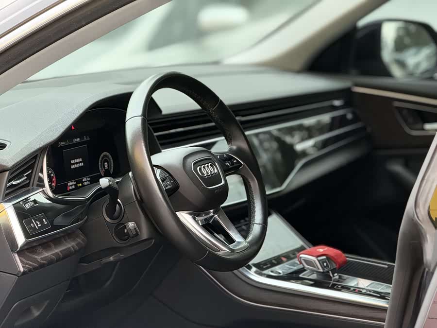 Audi Q8 2020 car image #7