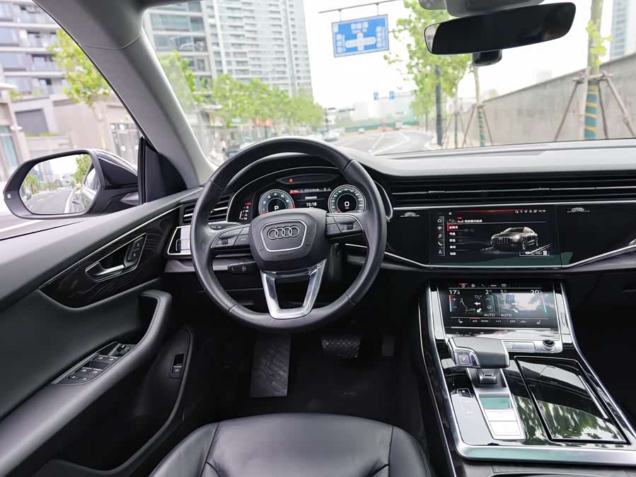 Audi Q8 2021 car image #7