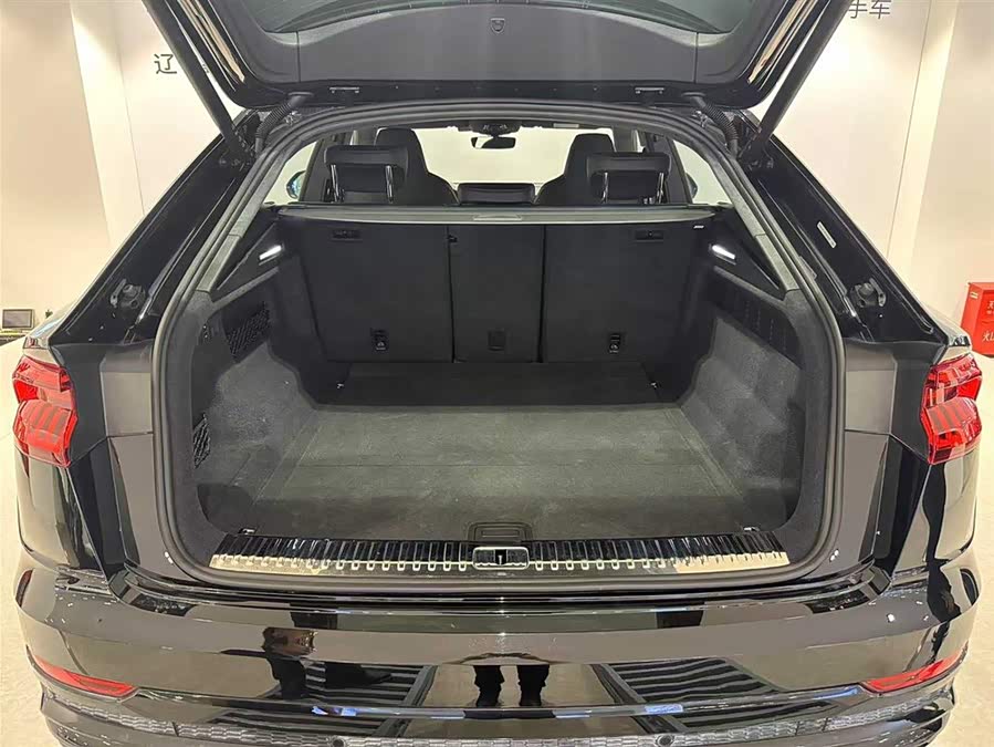 Audi Q8 2024 car image #7