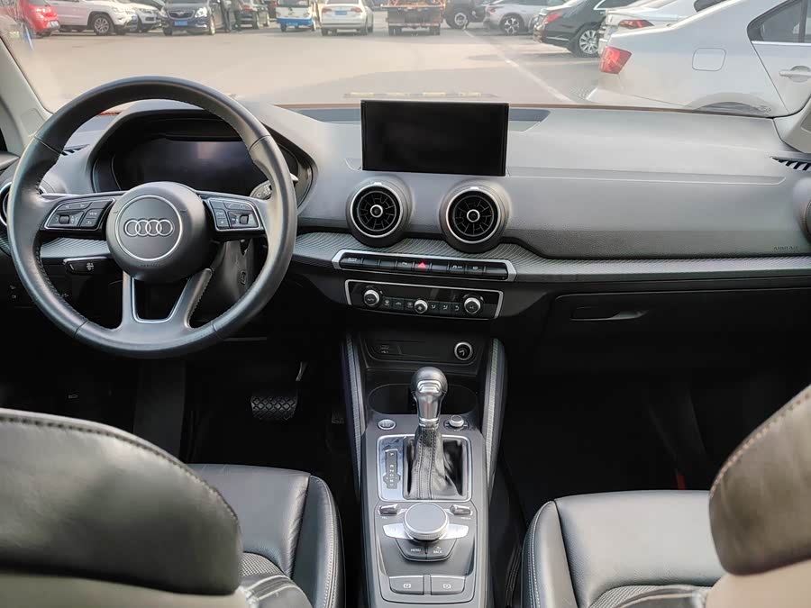 Audi Q2L e-tron 2019 imagen de coche #7