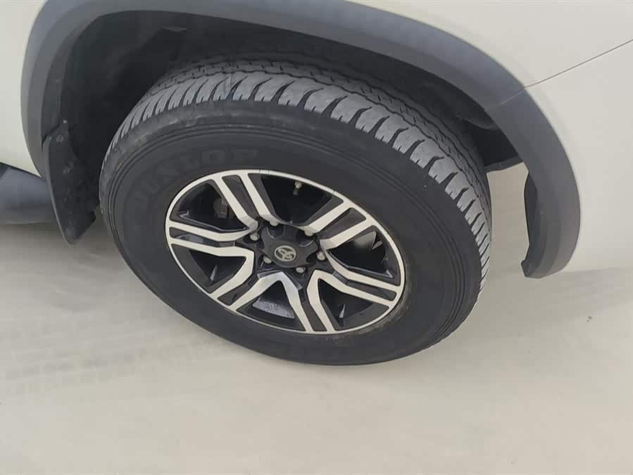 Toyota Fortuner 2019 car image #7