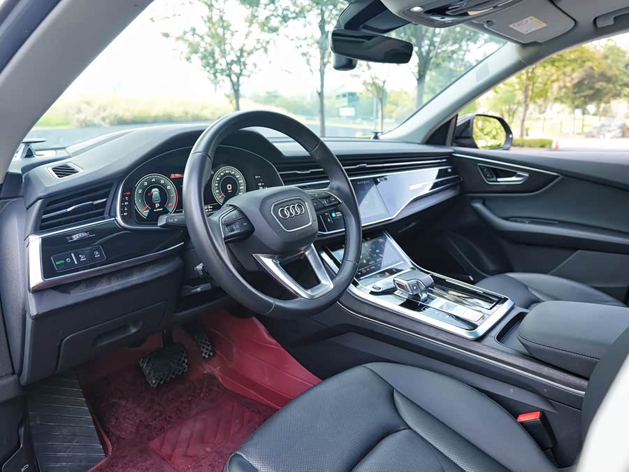 Audi Q8 2022 car image #7