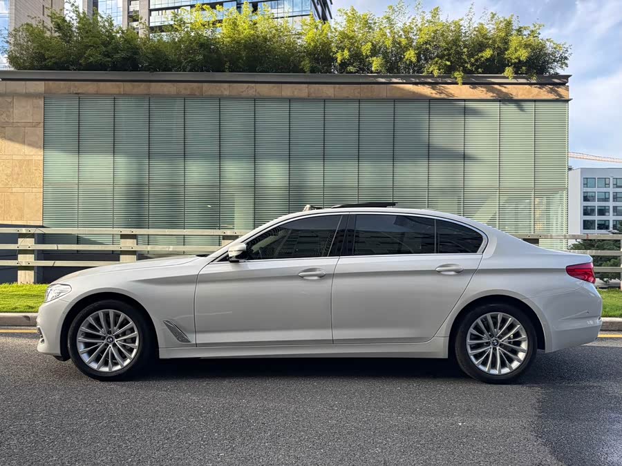 BMW 5 Series 2019 #7 BMW 5 Series 2019 car image #7