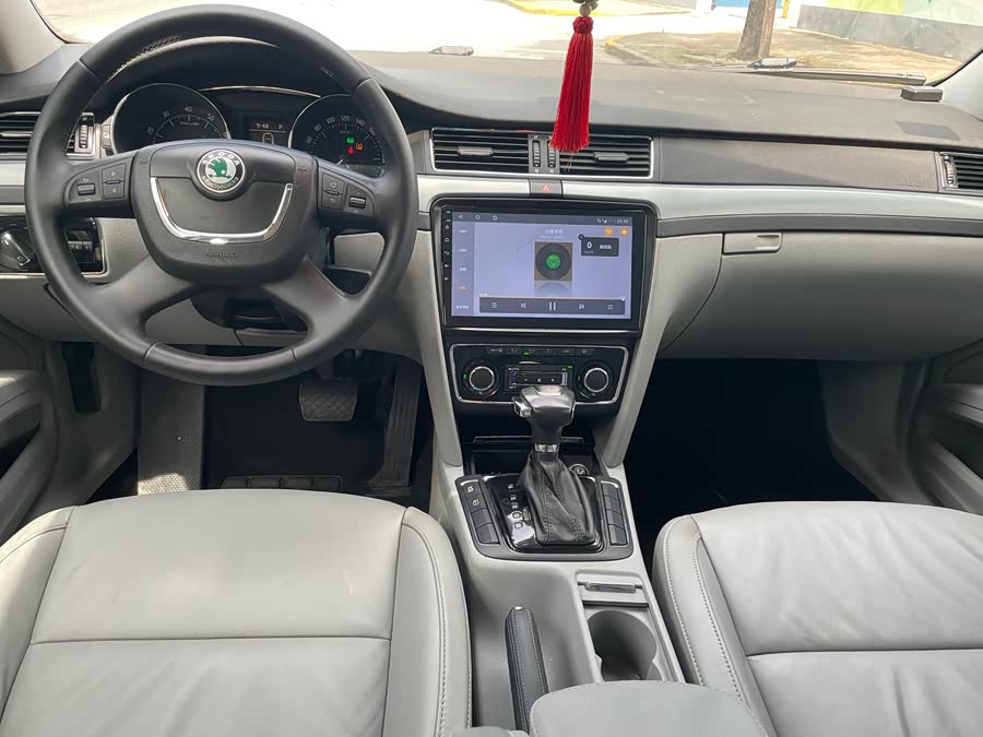 Skoda Superb 2009 car image #7