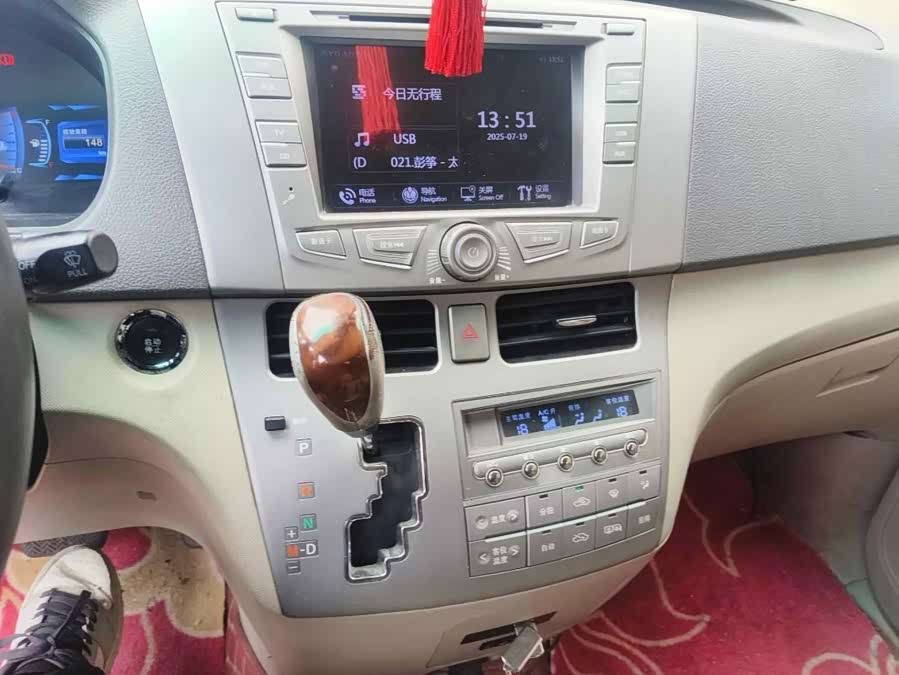 BYD M6 2014 car image #7