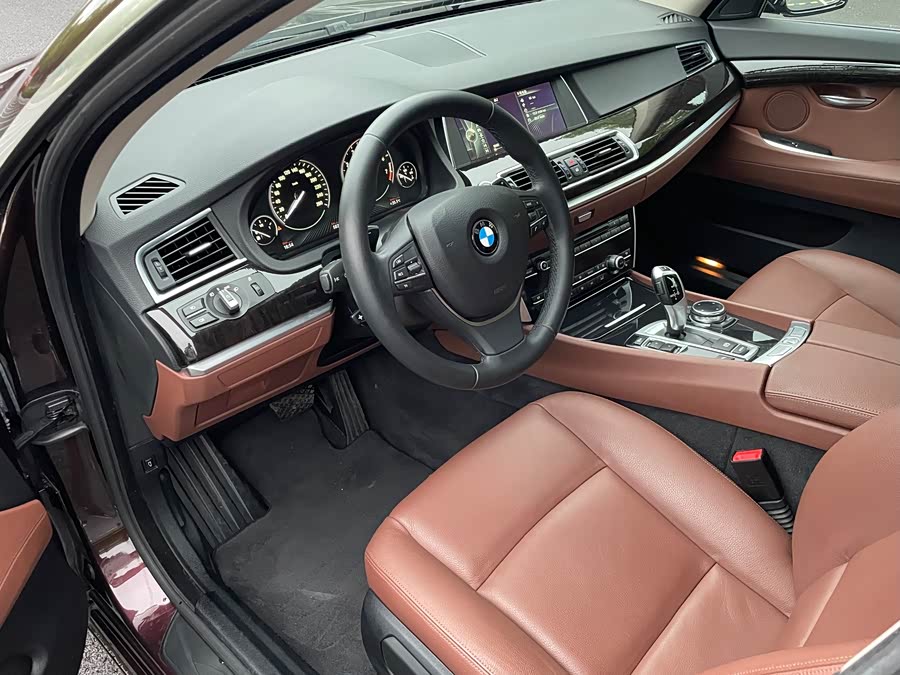BMW 5 Series GT 2014 immagine di auto #7