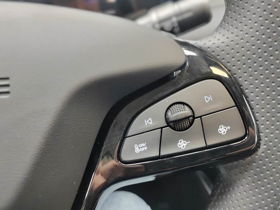 Roewe i5 2018 car image #7