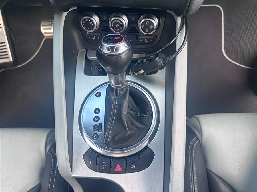 Audi TTS 2011 car image #7