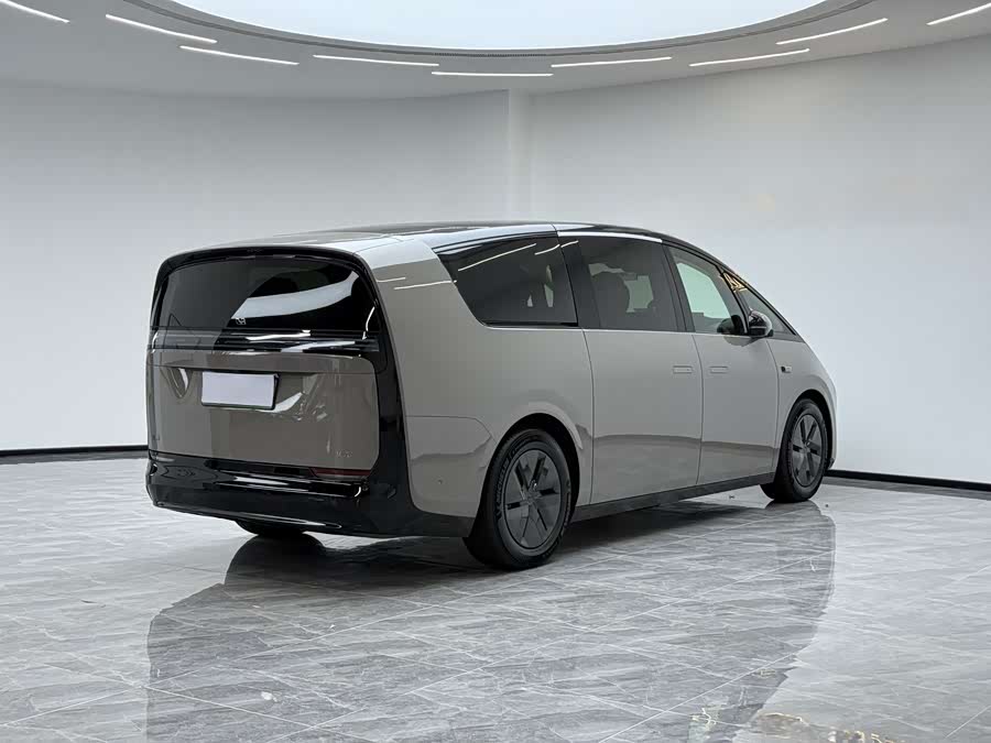 理想汽车 理想MEGA 2024 汽车图片 #7