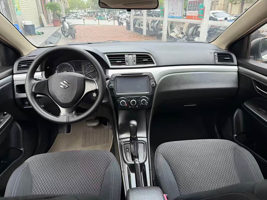 Suzuki Ciaz 2015 изображение автомобиля #7