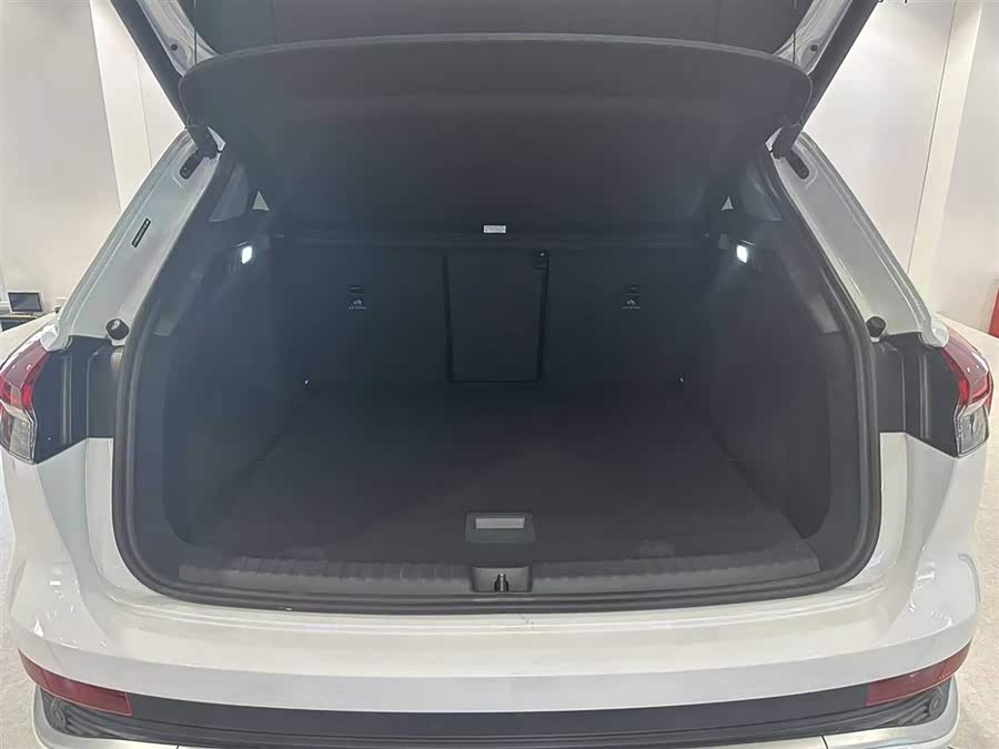 Audi Q4 e-tron 2023 immagine di auto #7