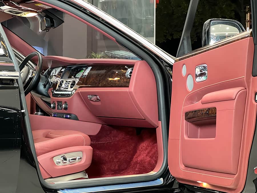 劳斯莱斯 古思特 2017 汽车图片 #7