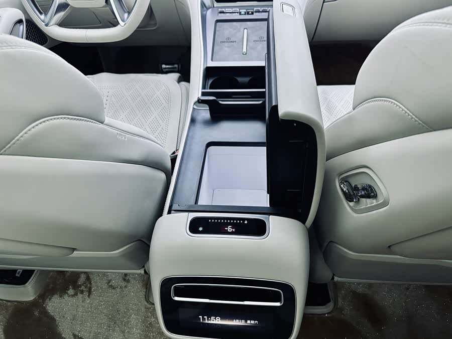 Denza N9 2025 car image #7