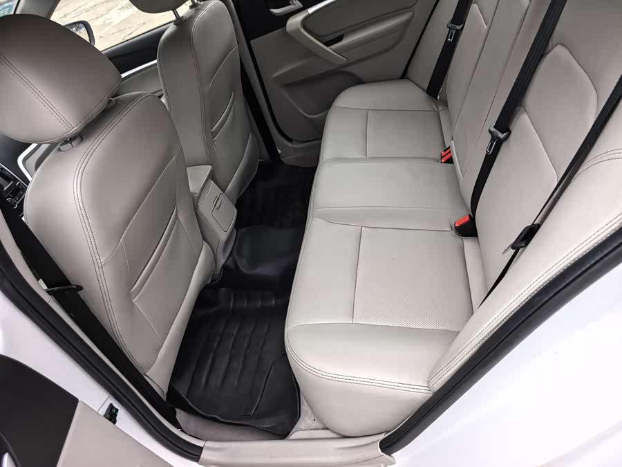 GEELY Emgrand 2018 car image #7