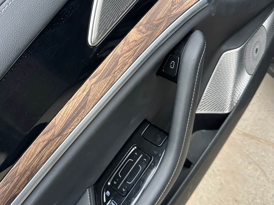 哪吒汽车 哪吒S 2023 汽车图片 #7