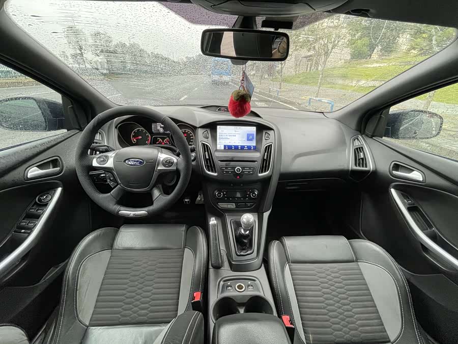 Ford Focus (Imported) 2013 car image #7