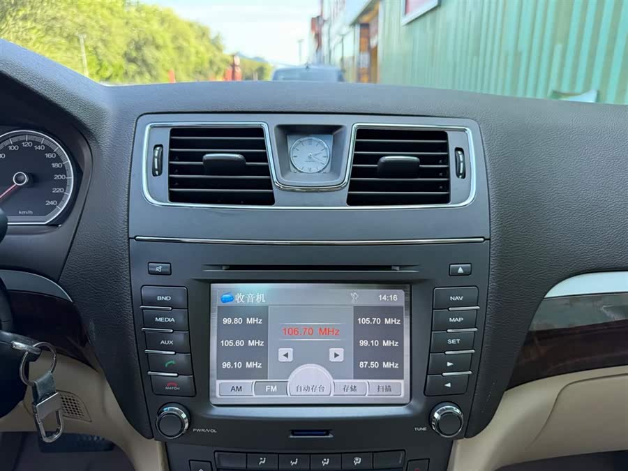 Roewe 750 2015 imagem de carro #7