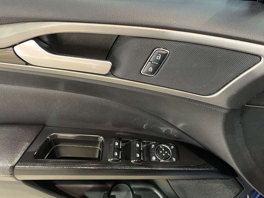 Ford Mondeo 2017 car image #7