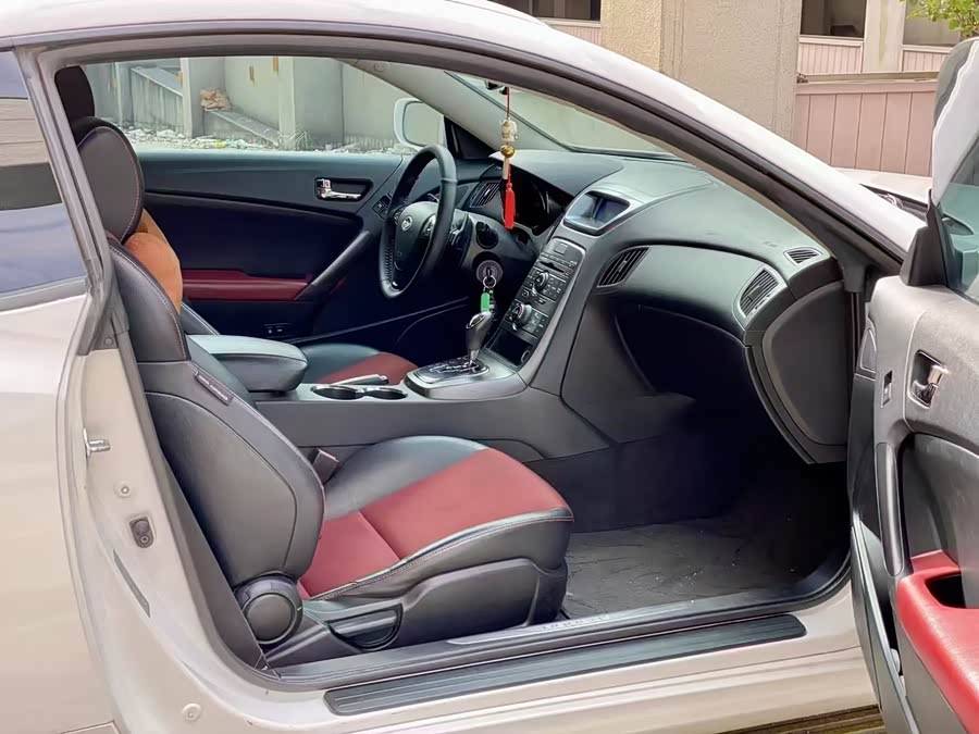 Hyundai Rohens-Coupe 2011 car image #7