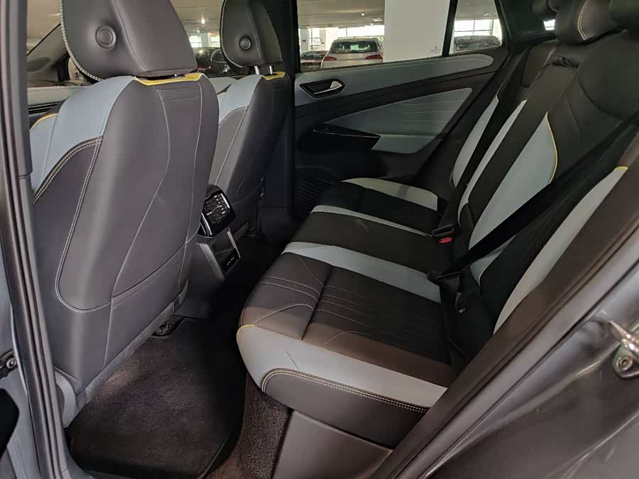 Volkswagen ID.4 X 2023 car image #7