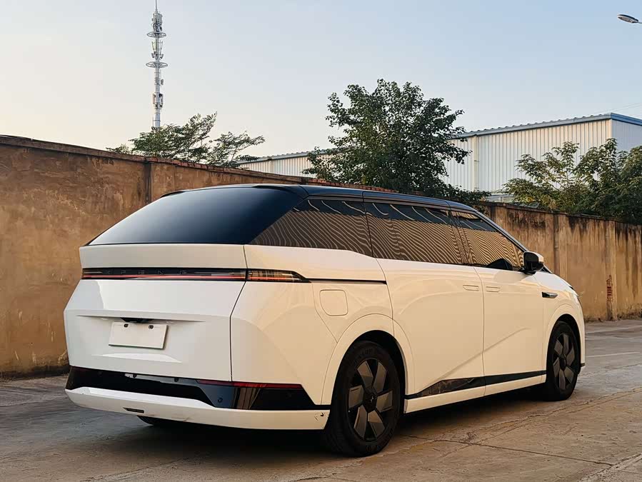 Xpeng X9 2024 imagem de carro #7