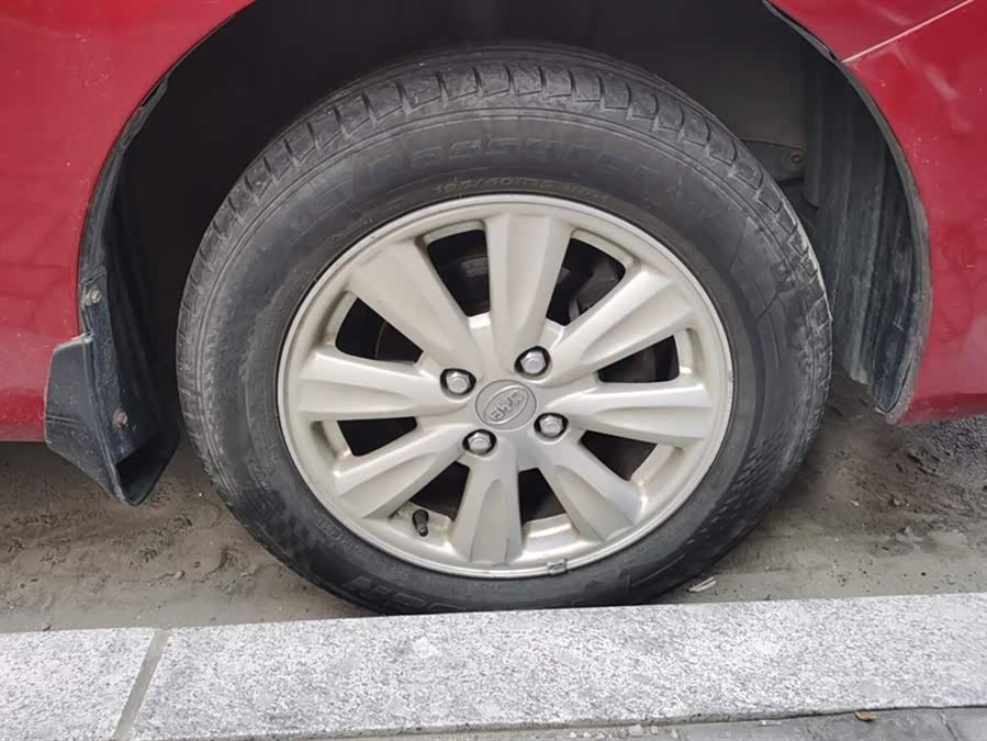 BYD L3 2013 изображение автомобиля #7