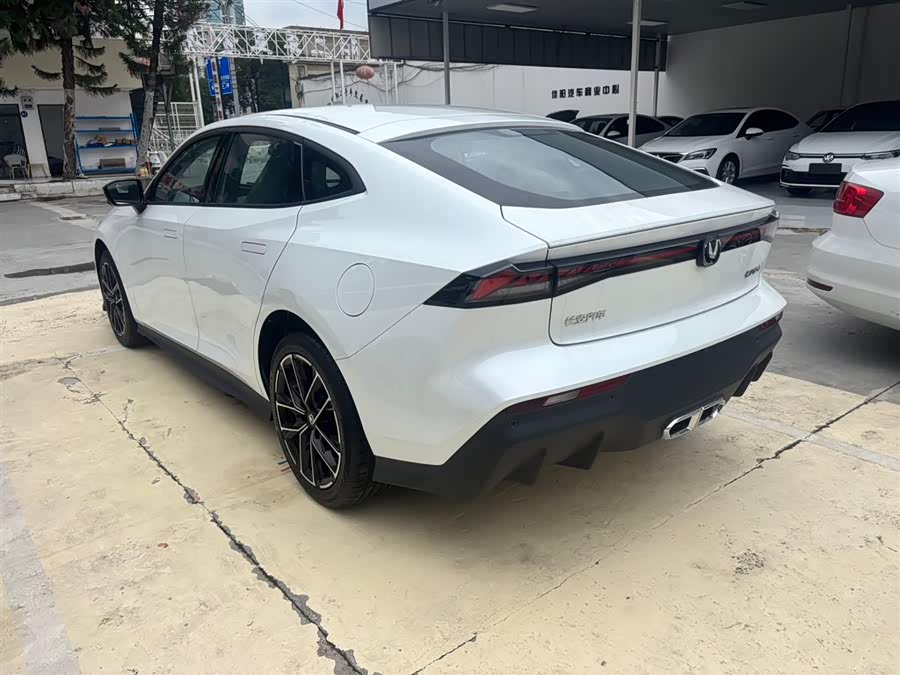 Changan UNI-V iDD 2025 #7 Changan UNI-V iDD 2025 car image #7