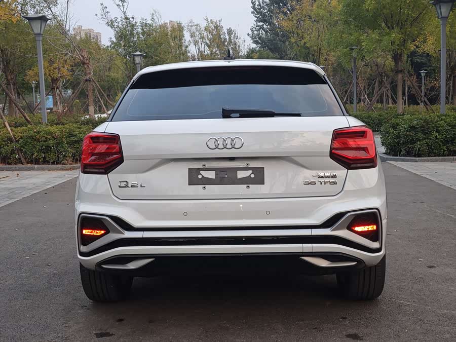 Audi Q2L 2021 car image #7