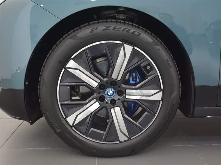 BMW iX 2023 car image #7