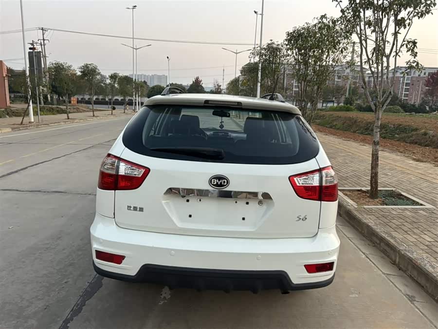 BYD S6 2013 #7 BYD S6 2013 car image #7