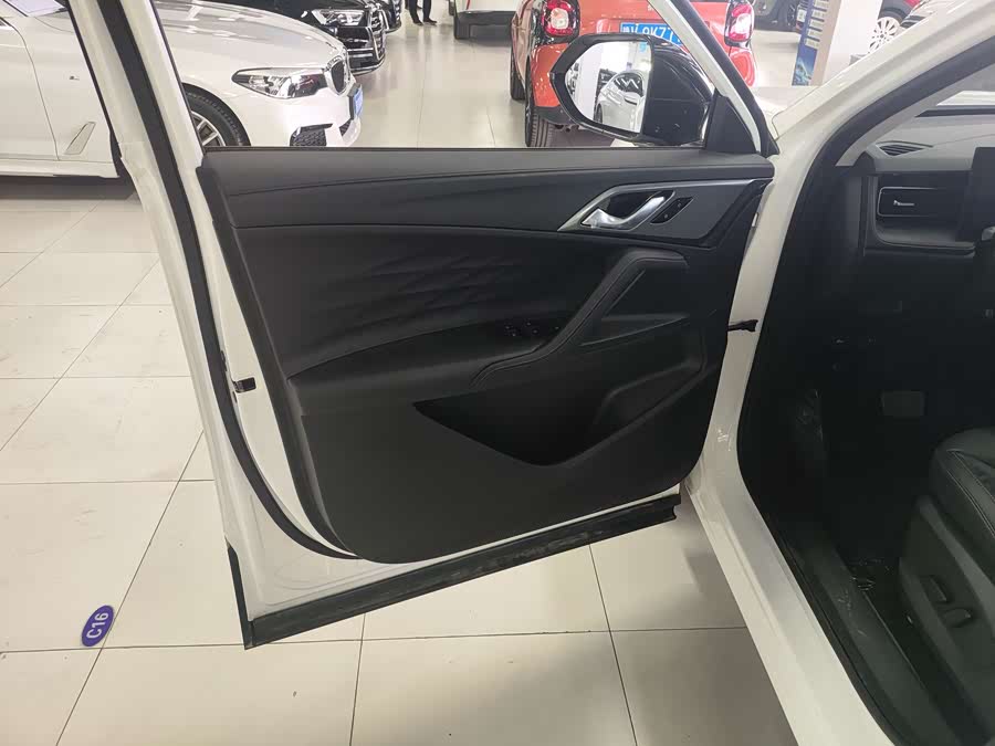 Roewe RX5 New Energy изображение автомобиля #7