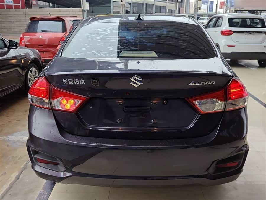 Suzuki Ciaz 2016 immagine di auto #7