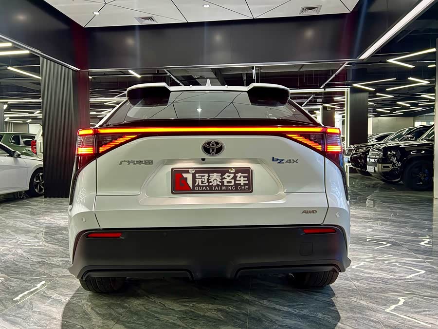 Toyota bZ4X 2022 immagine di auto #7