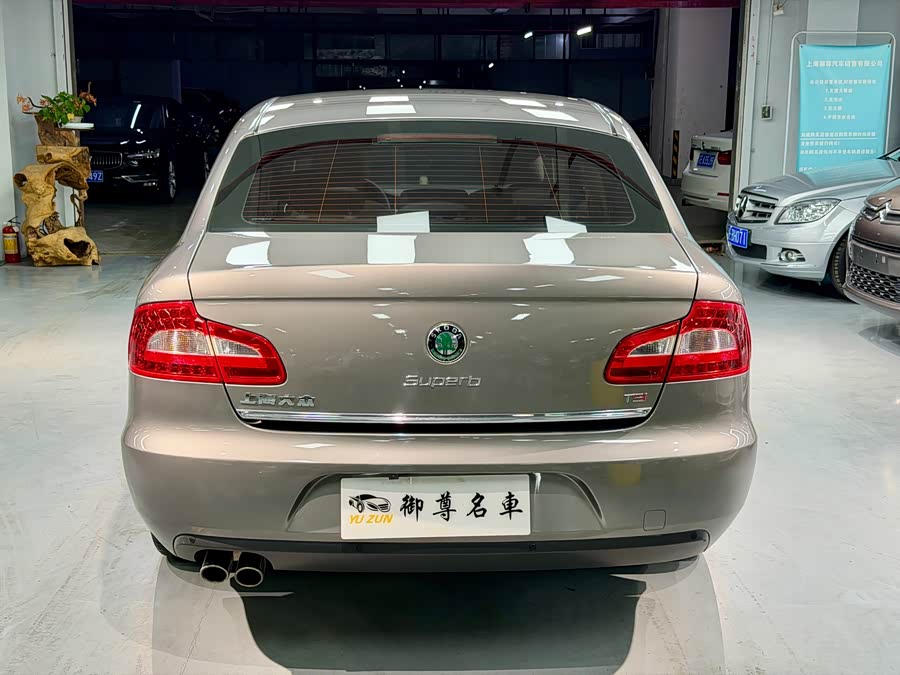 Skoda Superb 2012 car image #7